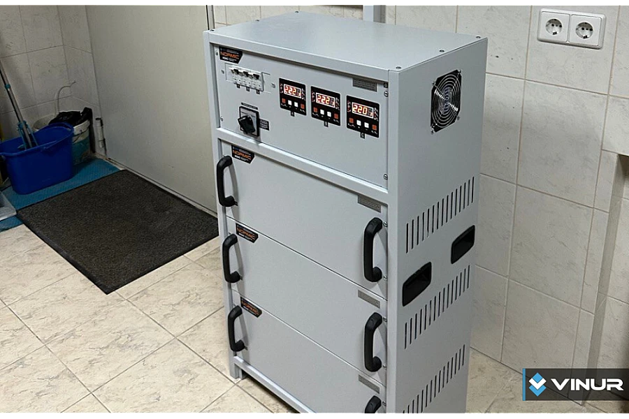 Стабилизаторы напряжения Рета 3x11000 Normik для частного объекта