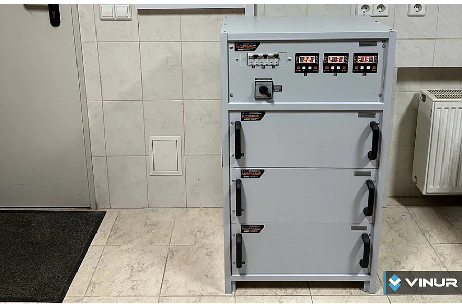 Стабилизаторы напряжения Рета 3x11000 Normik для частного объекта