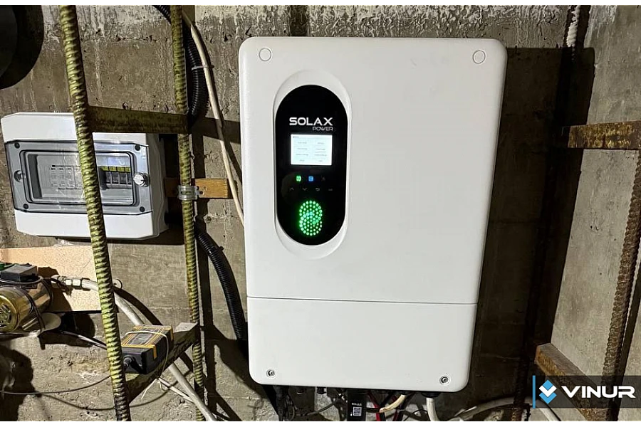 Солнечная электростанция с резервным дизельным генератором для частного дома в Киеве